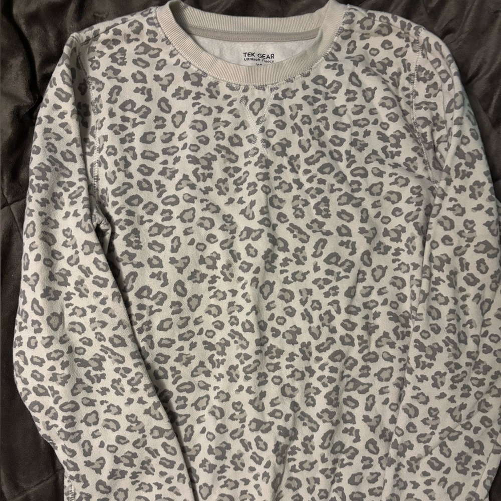 Beige cheetah print crewneck